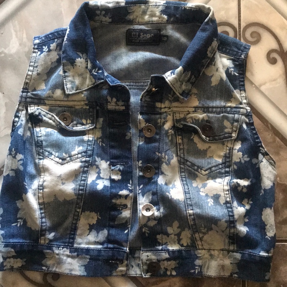 Adorable jean rose printed vest